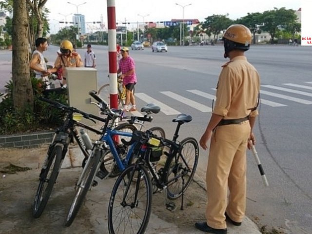 ĐẠP XE ĐẠP BỊ THỔI NỒNG ĐỘ CỒN
